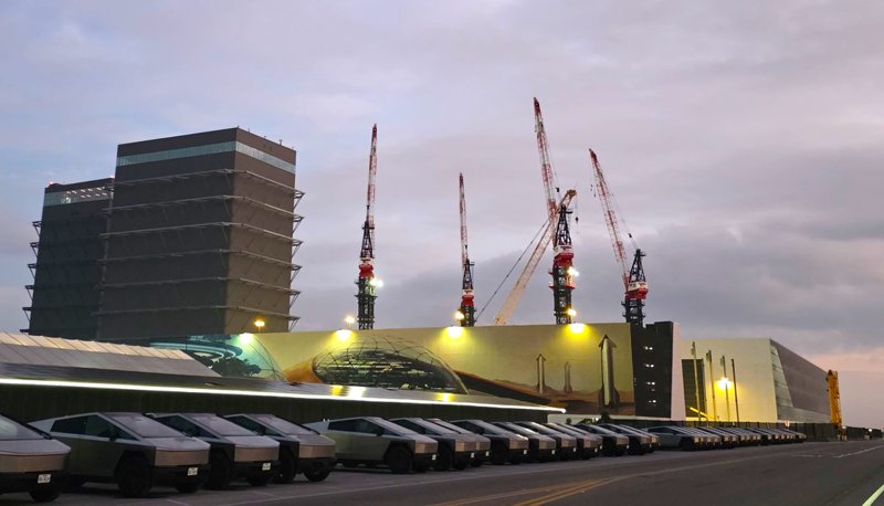 SpaceX Building $250M GigaBay for Mass Rocket Production